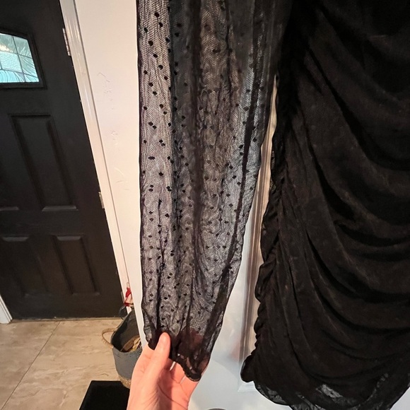 Elegant Black Dress with Sheer Sleeves - Picture 4 of 10